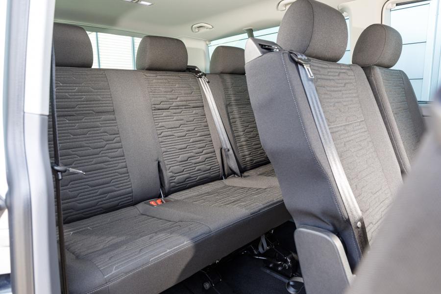 Интерьер Volkswagen Caravelle LWB (T6.1) 2019 года  (WW) (фото 4 из 12)